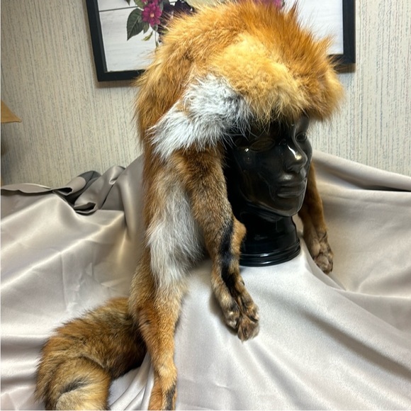 Alaskan Arctic Fox Hat unisex Handcrafted - Picture 4 of 6